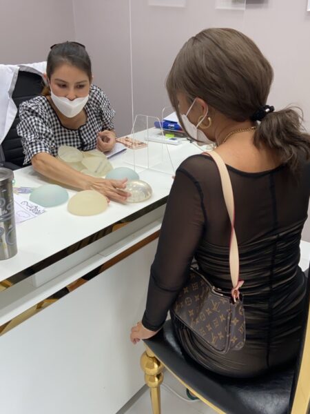 ปรึกษาศัลยกรรมทรวงอก เสริมหน้าอก ทำนม กับหมออ๋อง เชียงใหม่